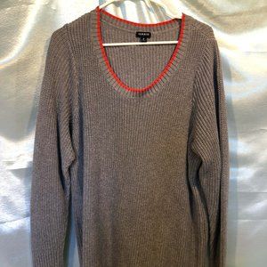 Oversized gray knit sweater with red triming